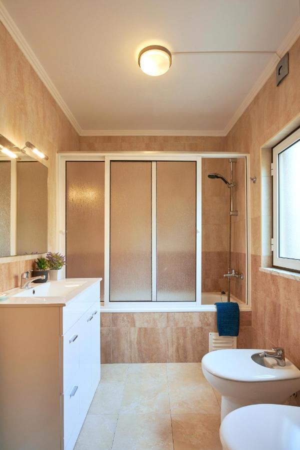 Spacious And Renovated With Amazing Patio, By Timecooler * Lissabon